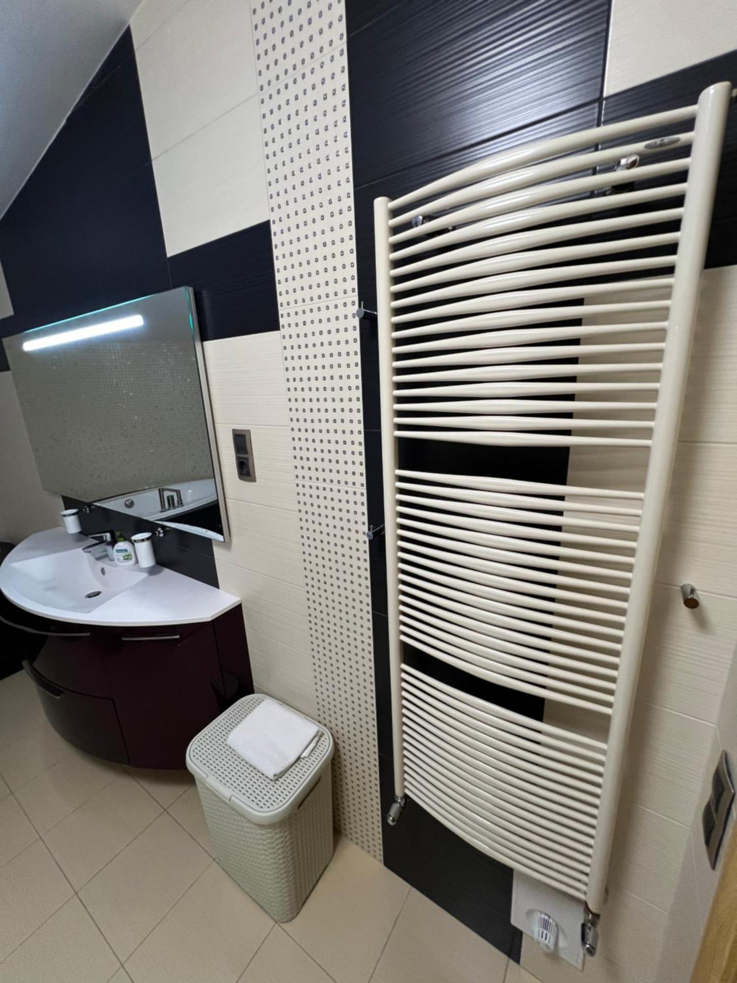 Apartment On Arkhipenka With Panorama View Lviv Buitenkant foto