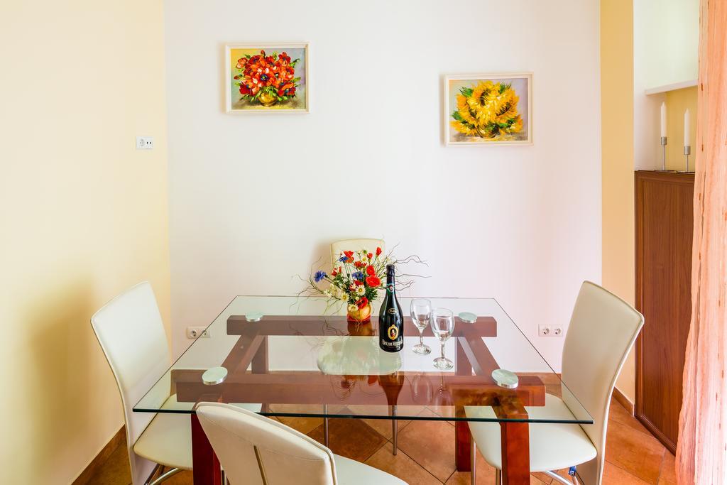 Apartment On Arkhipenka With Panorama View Lviv Buitenkant foto